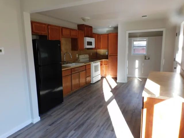 $1,250 | 1320 Green Street, Lockhart, TX 78644