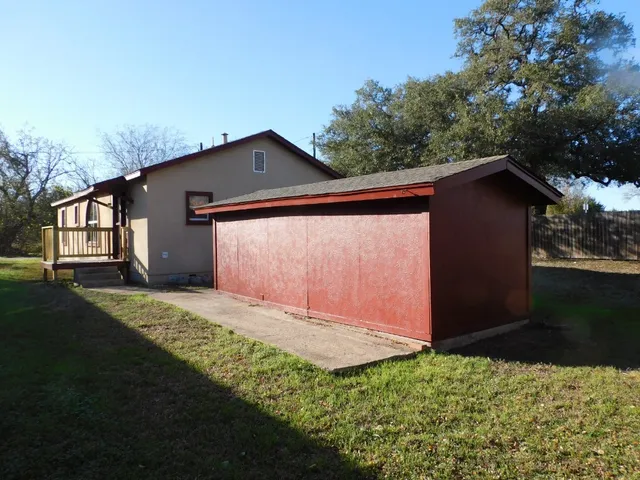 $1,250 | 1320 Green Street, Lockhart, TX 78644