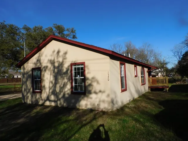 $1,250 | 1320 Green Street, Lockhart, TX 78644