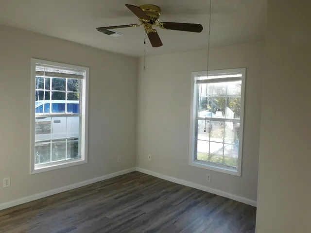 $1,250 | 1320 Green Street, Lockhart, TX 78644