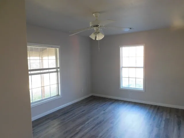 $1,250 | 1320 Green Street, Lockhart, TX 78644