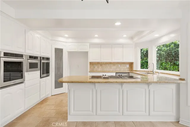 $2,380,000 | 19371 Woodlands Drive, Huntington Beach, CA 92648