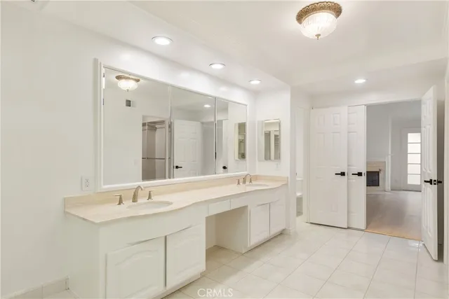 $2,380,000 | 19371 Woodlands Drive, Huntington Beach, CA 92648