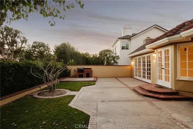 $2,380,000 | 19371 Woodlands Drive, Huntington Beach, CA 92648