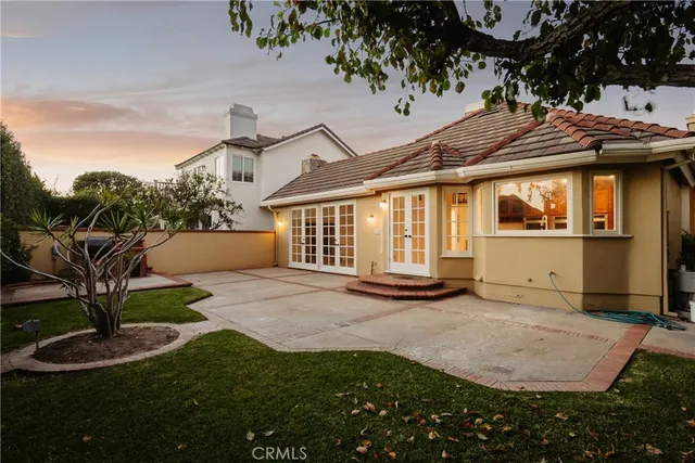 $2,380,000 | 19371 Woodlands Drive, Huntington Beach, CA 92648