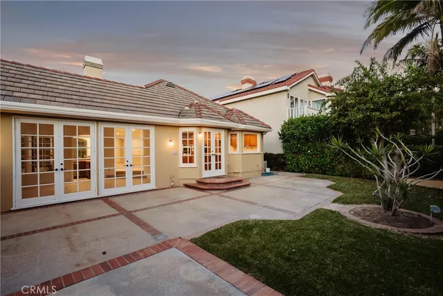 $2,380,000 | 19371 Woodlands Drive, Huntington Beach, CA 92648