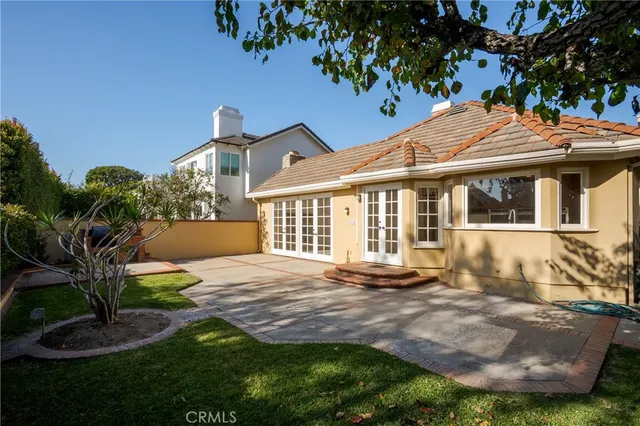 $2,380,000 | 19371 Woodlands Drive, Huntington Beach, CA 92648