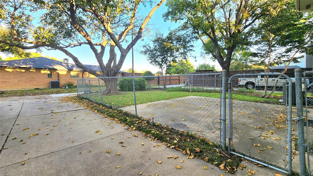 1911 Greenhaven Drive Richardson, TX 75080 - Photo 34 of 38 a view of a park with pathway