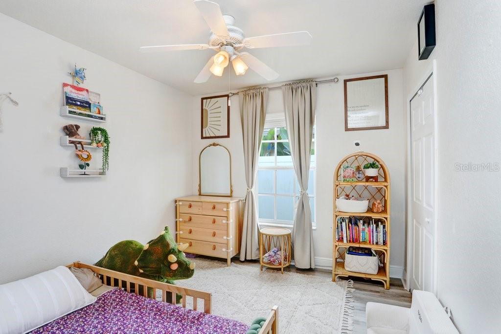 3122 West Grace Street Tampa, FL 33607 - Photo 14 of 31 a living room with baby toys