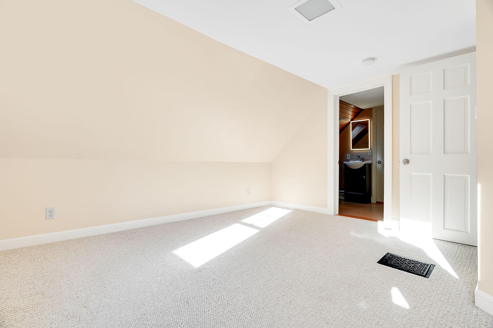 122 Broadturn Road Scarborough, ME 04074 - Photo 35 of 64 122Broadturn-36