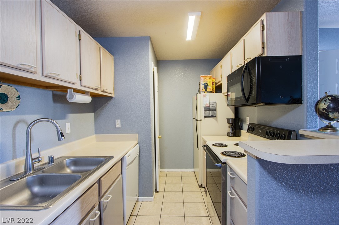 5271 South Lindell Road, Unit 101 Las Vegas, NV 89118 - Photo 3 of 15 Gallery Image 3
