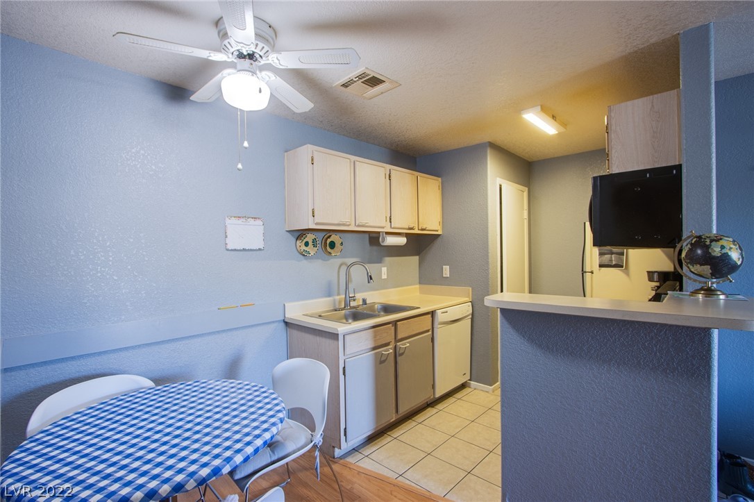 5271 South Lindell Road, Unit 101 Las Vegas, NV 89118 - Photo 4 of 15 Gallery Image 4