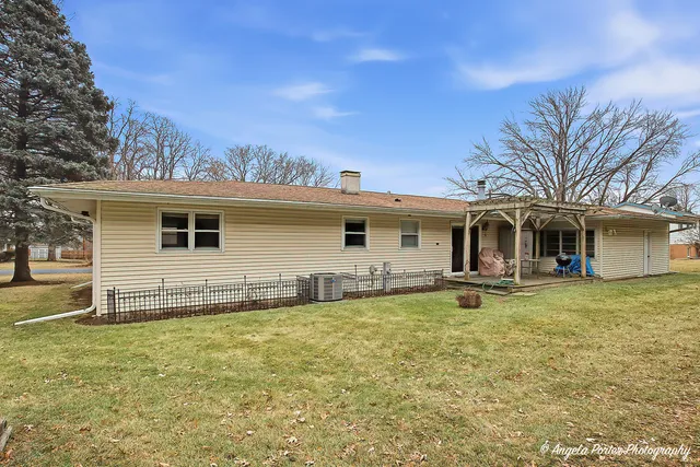 $260,000 | 4807 Paulsen Street, McHenry, IL 60051