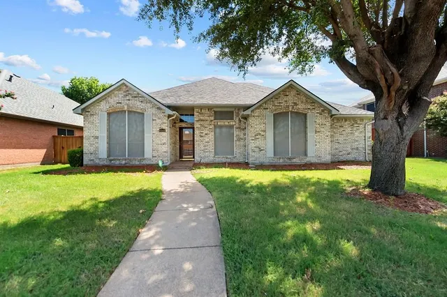 $2,400 | 6513 Fairfield Drive, Rowlett, TX 75089