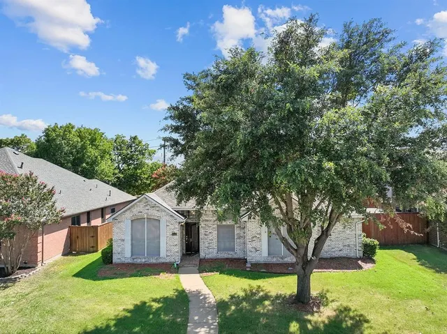 $2,400 | 6513 Fairfield Drive, Rowlett, TX 75089