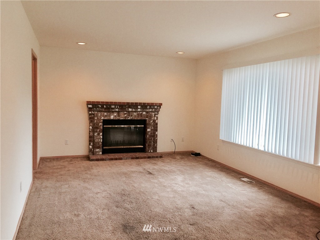 17724 112th Avenue Southeast Renton, WA 98055 - Photo 5 of 13 Gallery Image 5