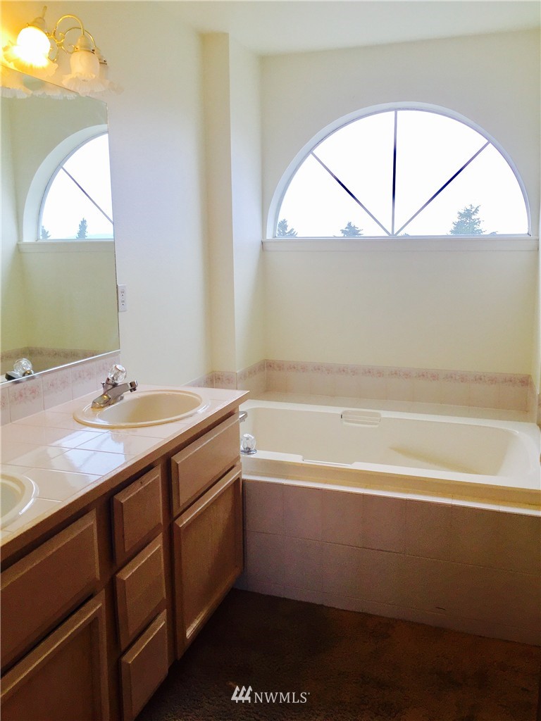 17724 112th Avenue Southeast Renton, WA 98055 - Photo 8 of 13 Gallery Image 8