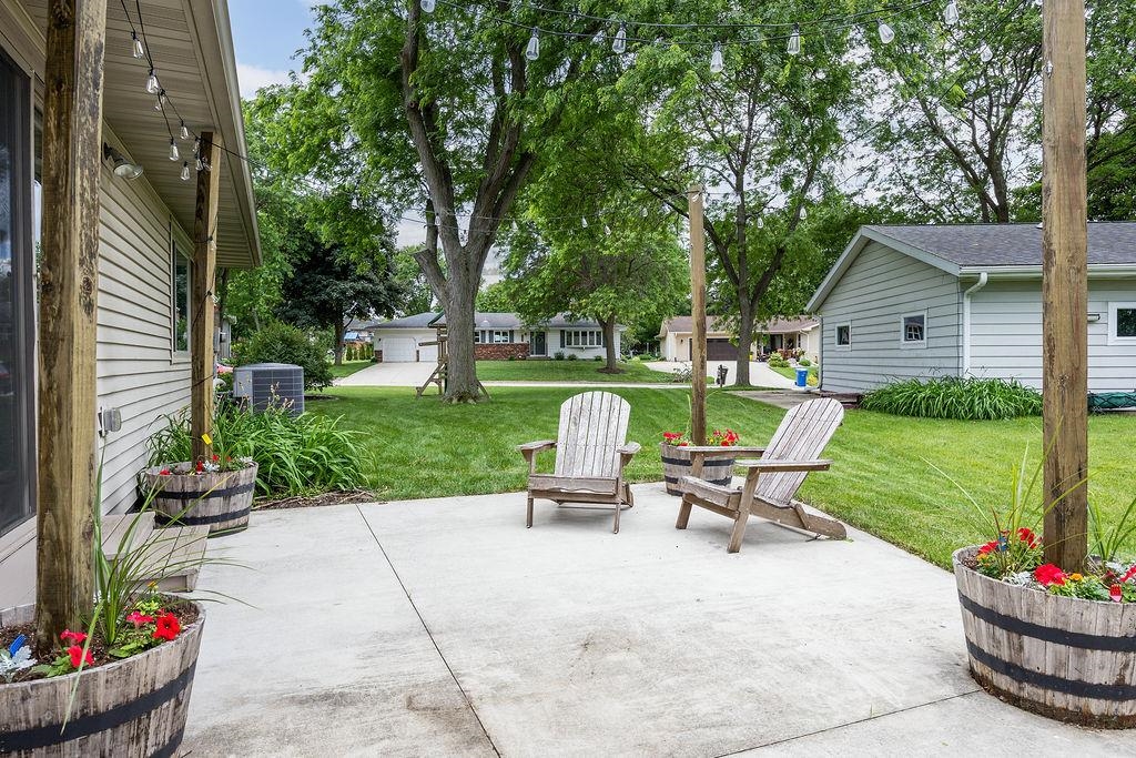 305 Raymond Road Waunakee, WI 53597 - Photo 33 of 40