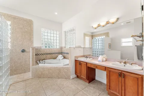 $825,000 | 122 Windward Way, Indian Harbour Beach, FL 32937