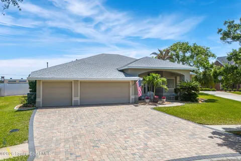 $825,000 | 122 Windward Way, Indian Harbour Beach, FL 32937