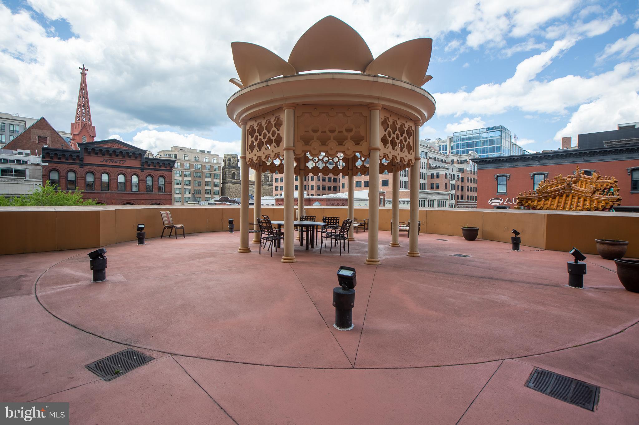 777 7th Street Northwest, Unit 1017 Washington, DC 20001 - Photo 5 of 13 a view of multiple houses with a outdoor space