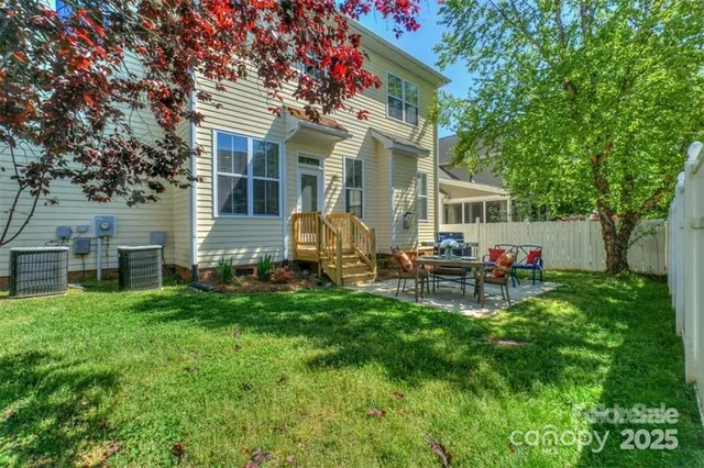 a view of house with backyard