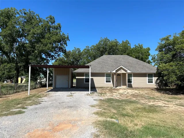 $1,800 | 313 Elmwood Street, Azle, TX 76020