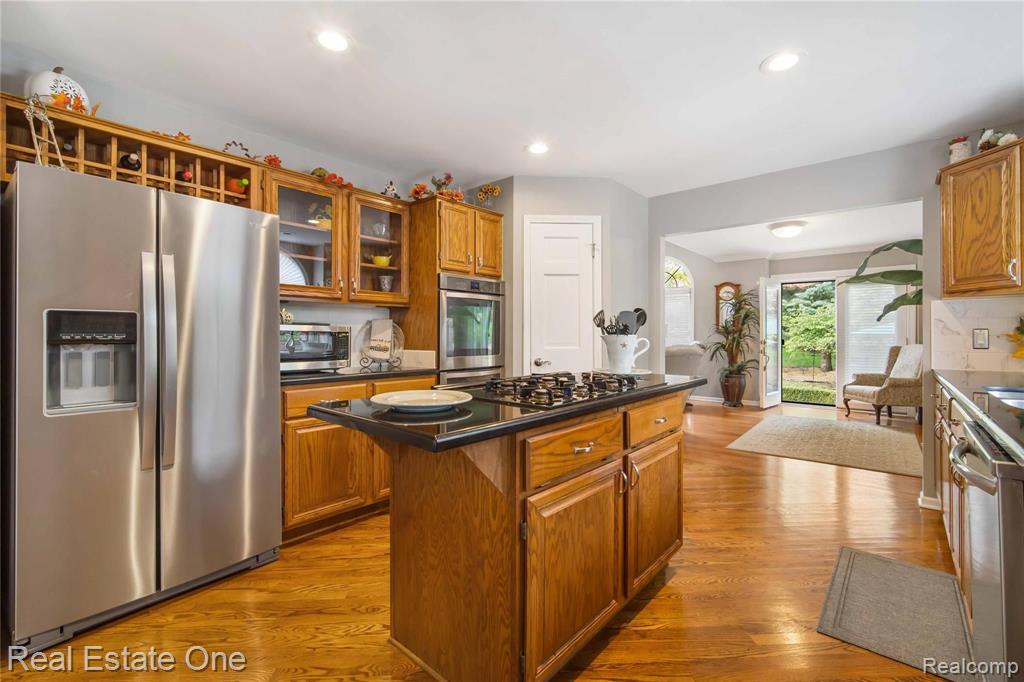 1093 Pointe Pl Boulevard Rochester, MI 48307 - Photo 13 of 46