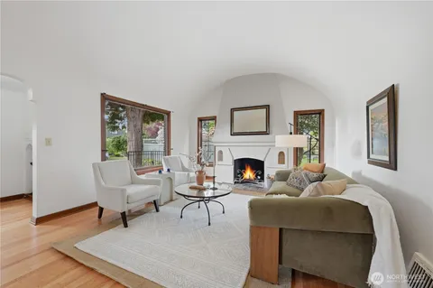 $1,198,000 | 7550 21st Avenue Northeast, Seattle, WA 98115