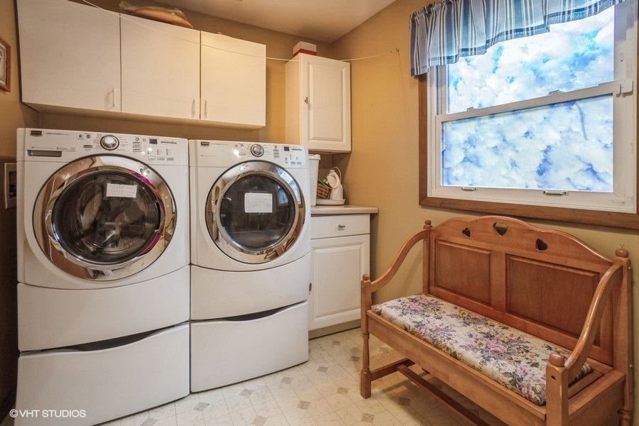 44 Ridgewood Road Elk Grove Village, IL 60007 - Photo 8 of 14 Gallery Image 8
