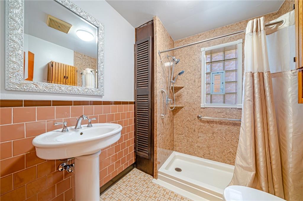 320 Eighmy Road Pittsburgh, PA 15239 - Photo 17 of 31 Gallery Image 17
