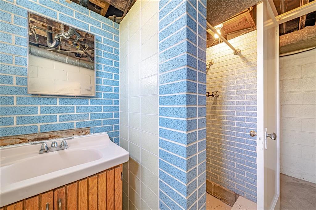 320 Eighmy Road Pittsburgh, PA 15239 - Photo 20 of 31 Gallery Image 20