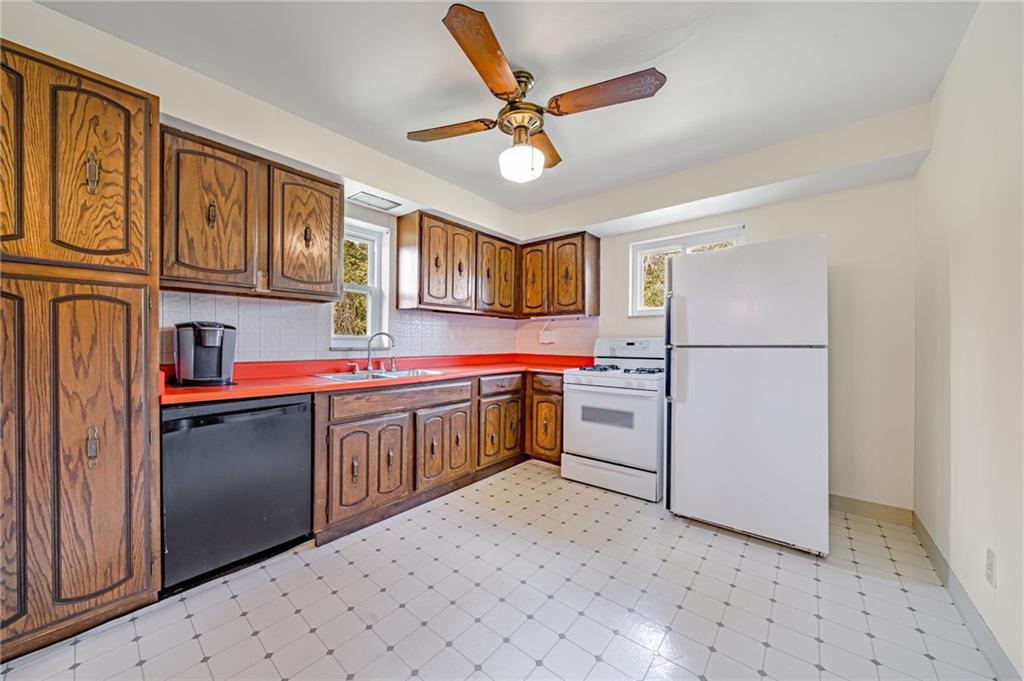 320 Eighmy Road Pittsburgh, PA 15239 - Photo 8 of 31 Gallery Image 8