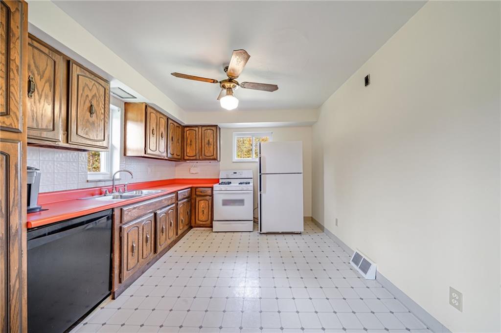 320 Eighmy Road Pittsburgh, PA 15239 - Photo 10 of 31 Gallery Image 10