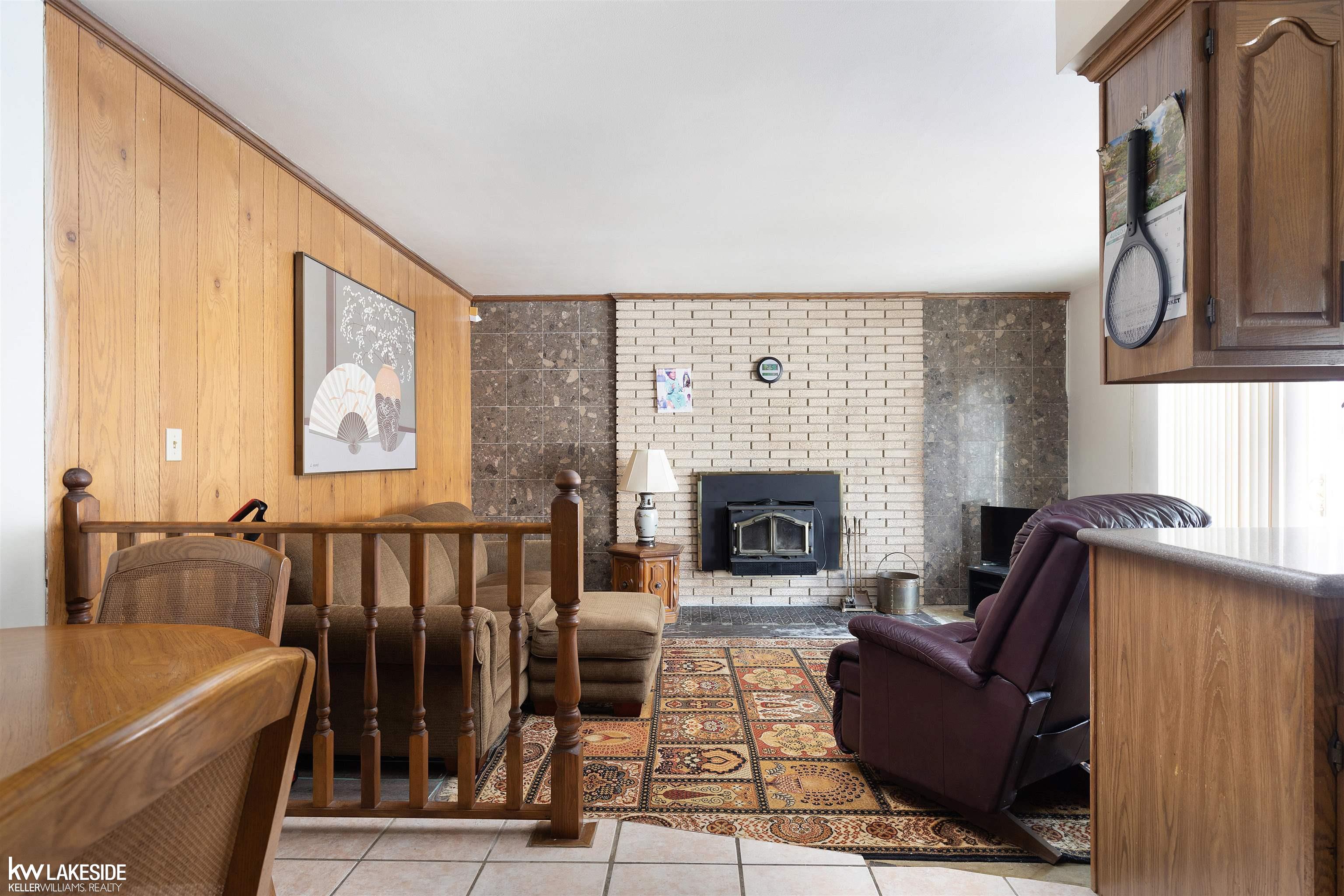 24080 Rockingham Street Southfield, MI 48033 - Photo 8 of 20 50087982-7.JPG