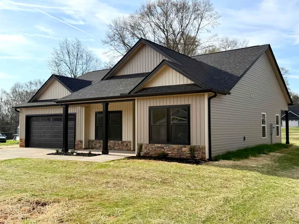 $329,900 | 179 Cedar Avenue, Wellford, SC 29385