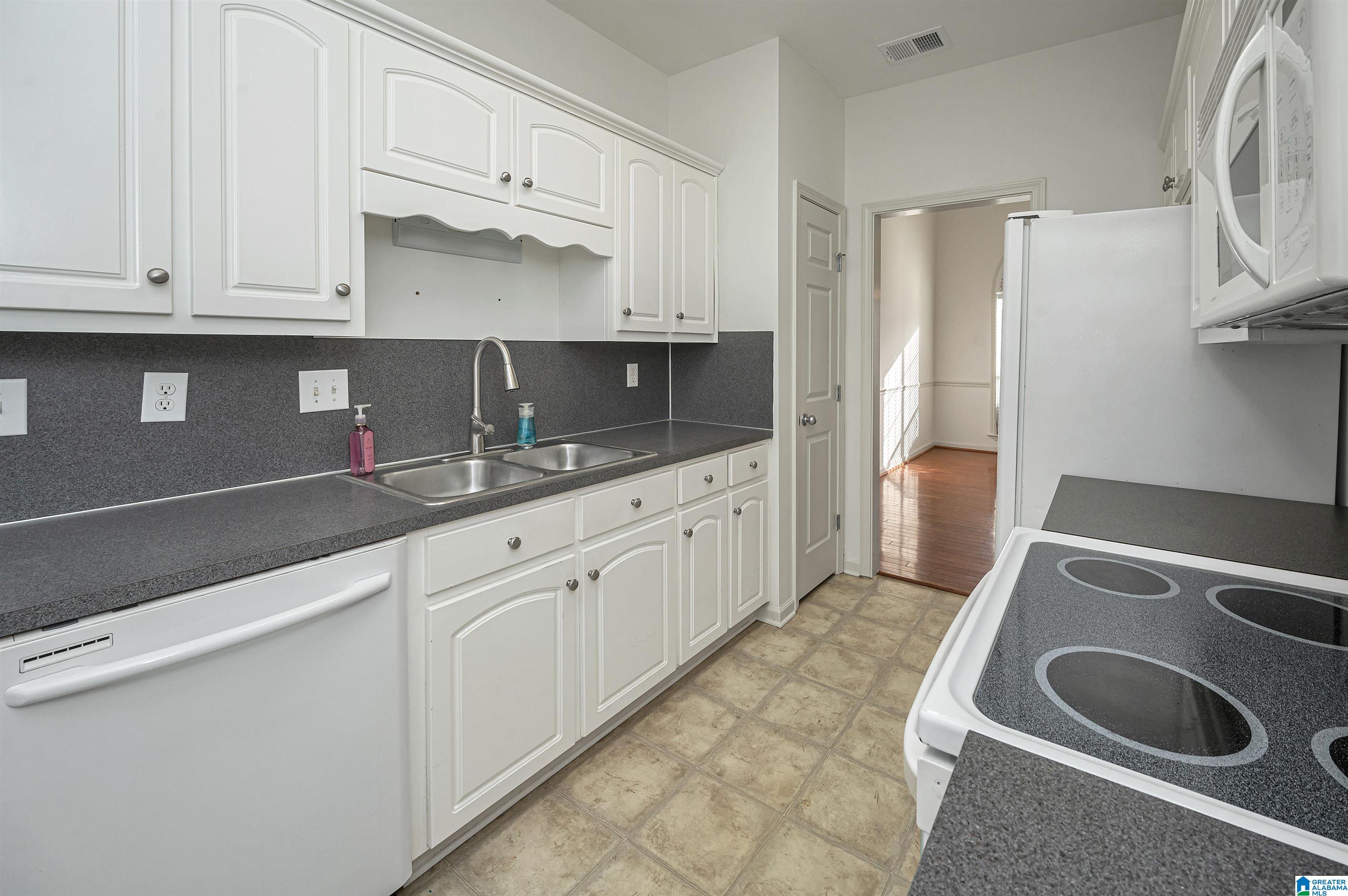 801 Daventry Lane Calera, AL 35040 - Photo 11 of 37