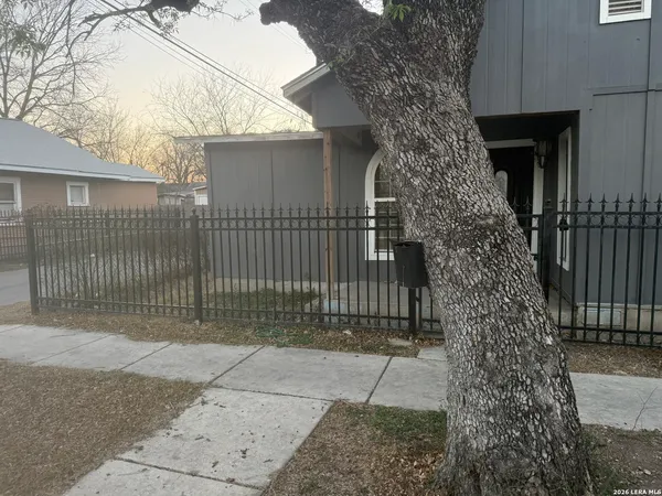 $1,500 | 709 South Chupaderas Street, San Antonio, TX 78207