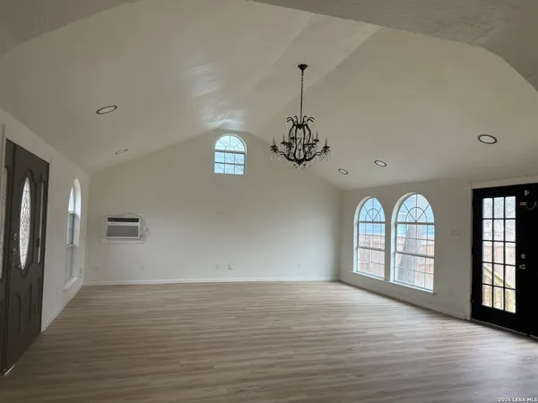 $1,500 | 709 South Chupaderas Street, San Antonio, TX 78207