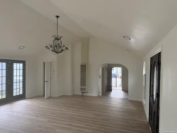 $1,500 | 709 South Chupaderas Street, San Antonio, TX 78207
