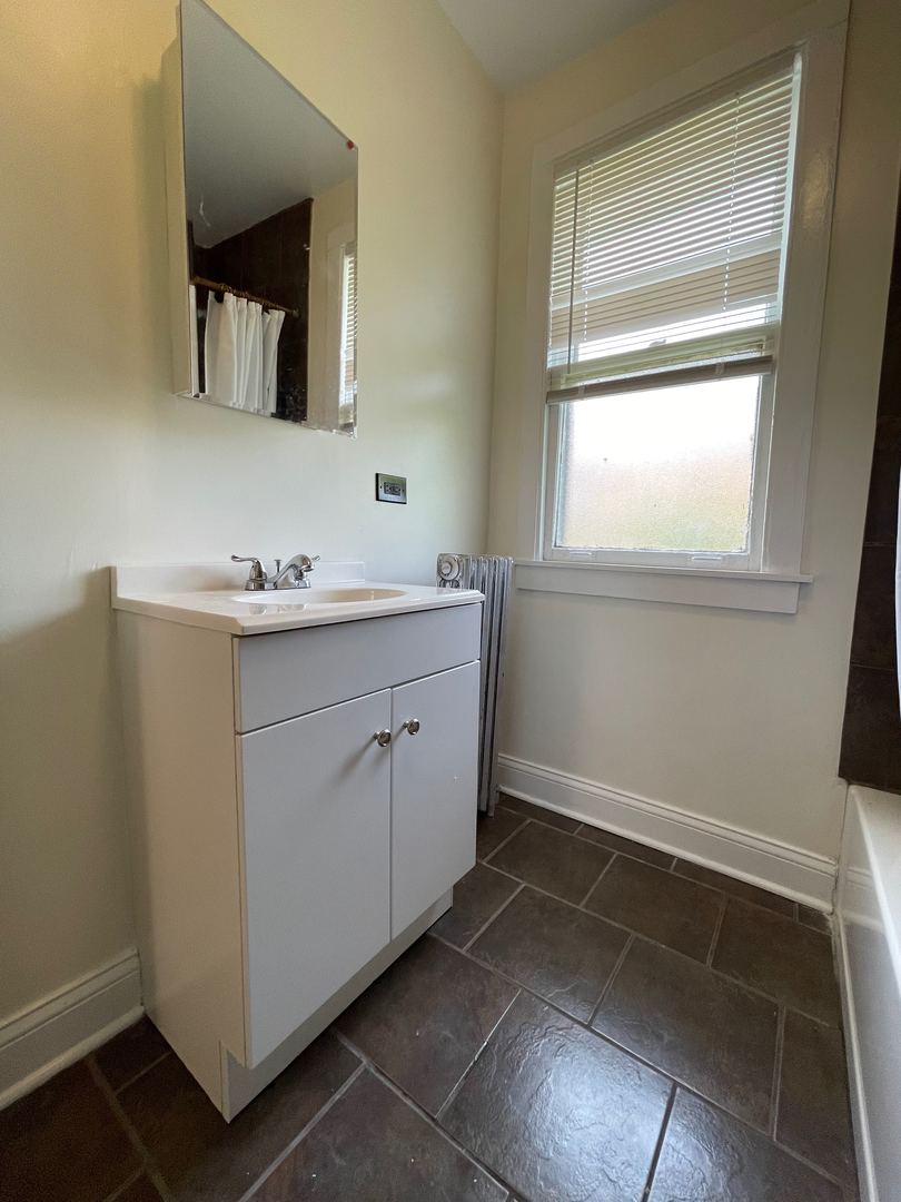3449 North Oketo Avenue, Unit 1R Chicago, IL 60634 - Photo 4 of 12