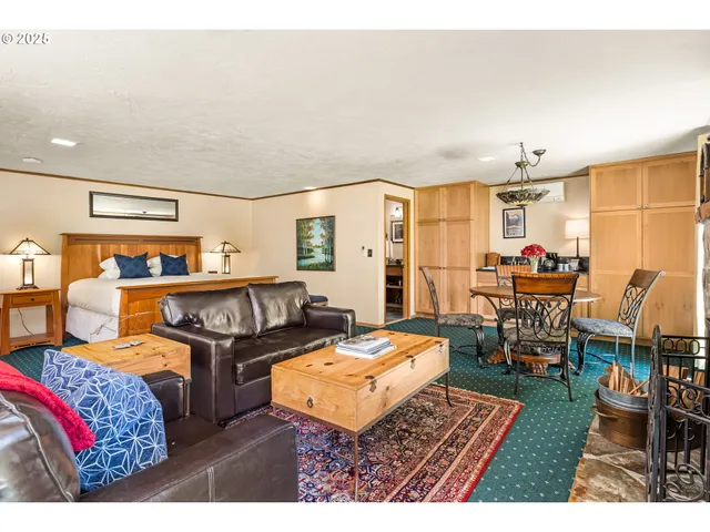 $2,250,000 | 49198 McKenzie Highway, Vida, OR 97488