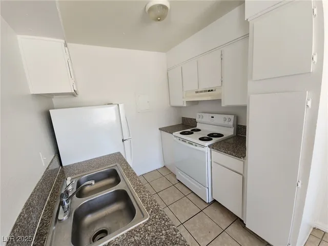 $900 | 2513 Cedar Avenue, Unit 3, Las Vegas, NV 89101