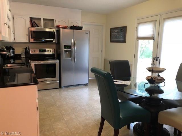 804 Smith Road Mount Airy, NC 27030 - Photo 5 of 12 Gallery Image 5