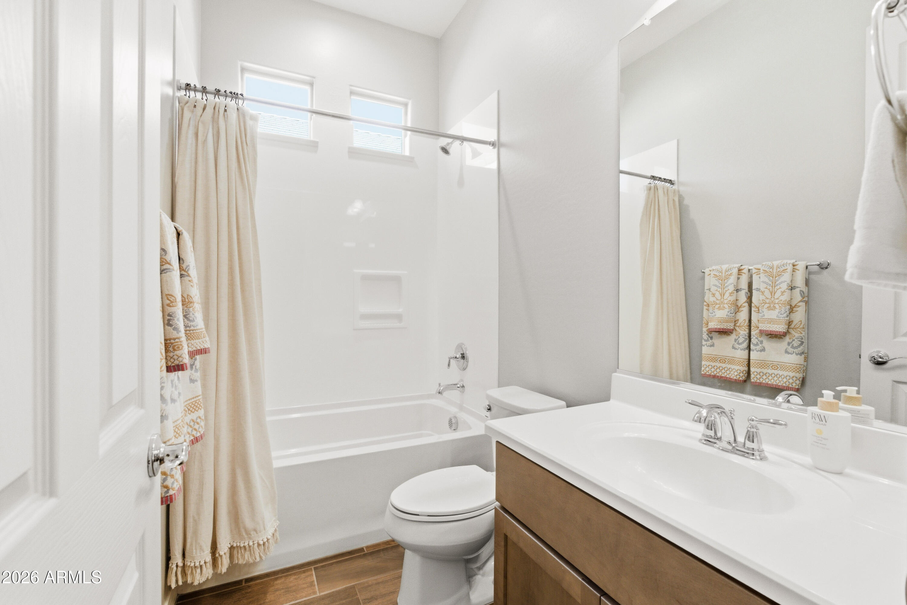 4331 East Wheaton Street Gilbert, AZ 85295 - Photo 48 of 83 5f guest bathroom 2
