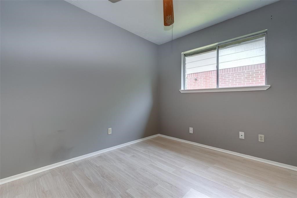 7659 Winkle Wood Lane Houston, TX 77086 - Photo 15 of 24 an empty room with a window