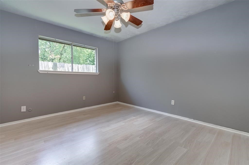 7659 Winkle Wood Lane Houston, TX 77086 - Photo 19 of 24 an empty room with a window and a fan