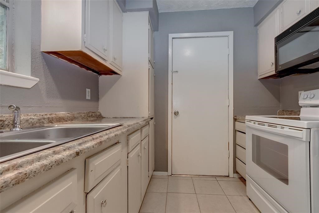 7659 Winkle Wood Lane Houston, TX 77086 - Photo 10 of 24 a kitchen with a stove and a sink