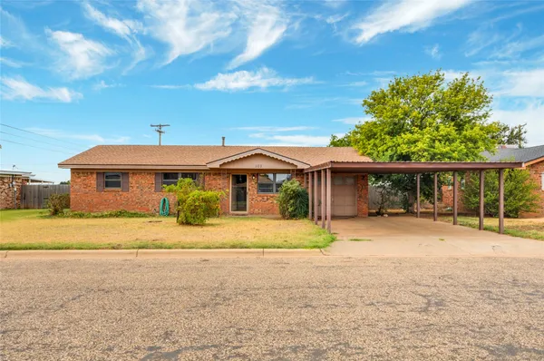 $139,000 | 802 Ridgelea Drive, Bovina, TX 79009