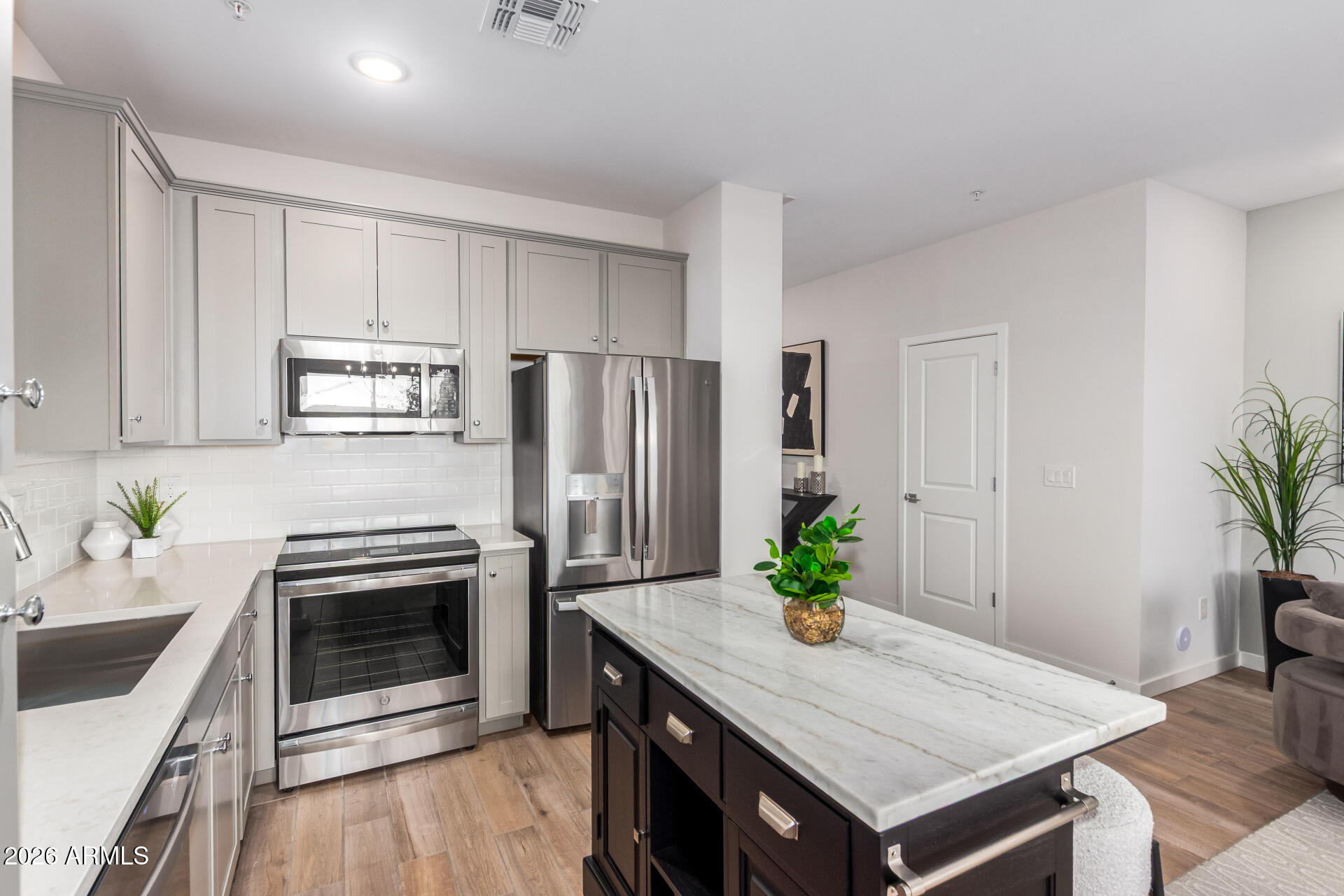 7576 West Darrow Street Laveen, AZ 85339 - Photo 9 of 44 kitchen